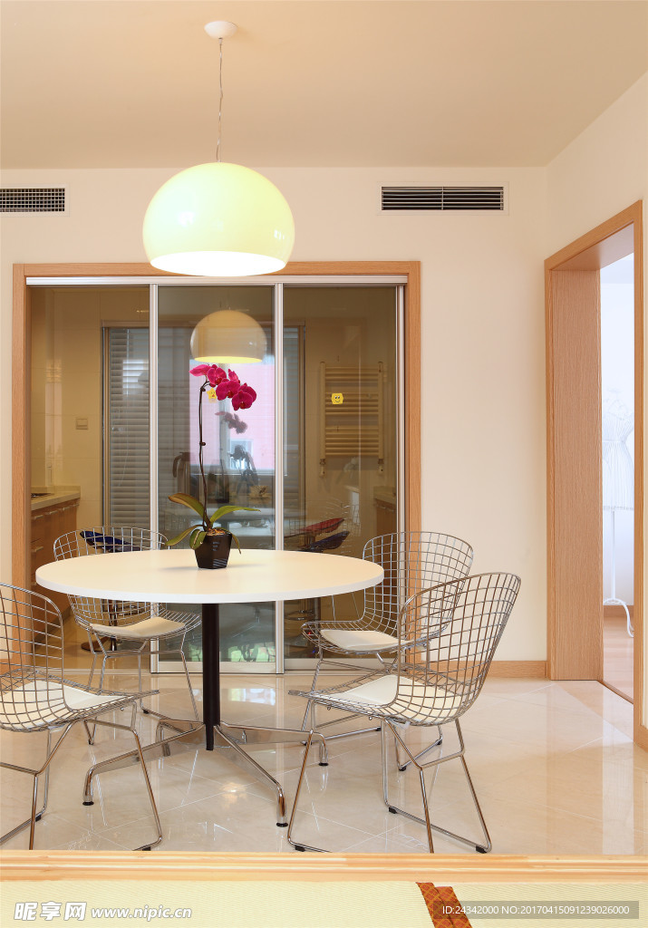 现代简约装饰实景图