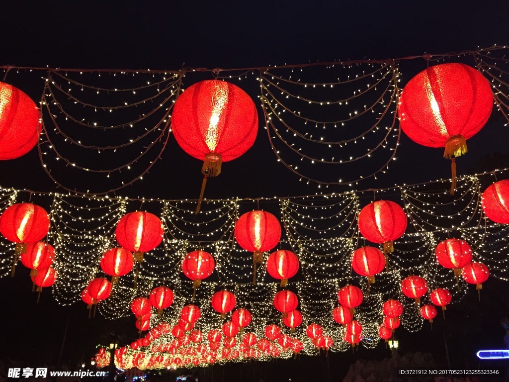 大红灯笼 灯饰 天幕 春节
