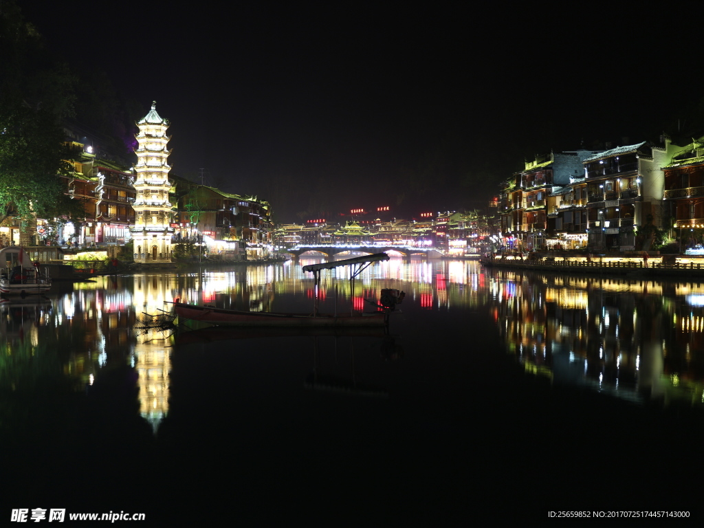 凤凰古城夜景