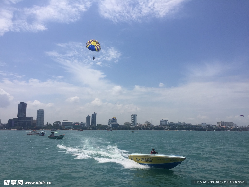 泰国芭提雅蓝岛的海