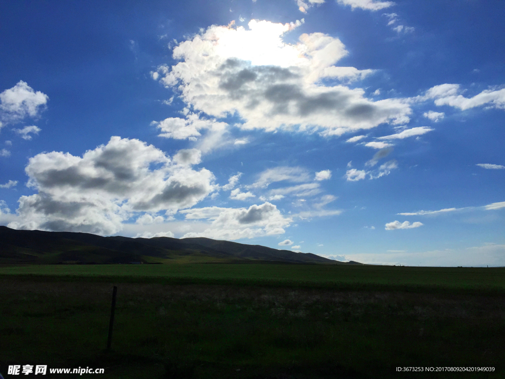 青藏高原的蓝天白云