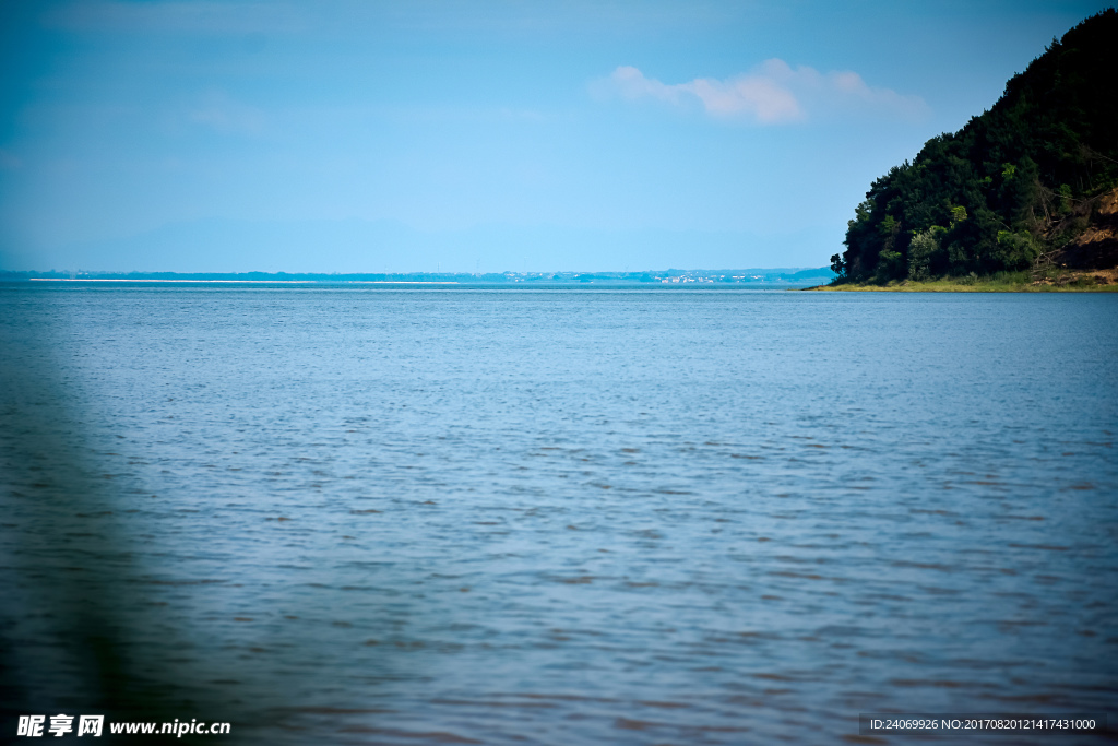 湖水和天空