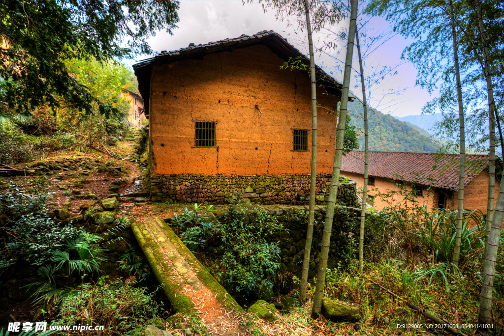 九华乡周公山村