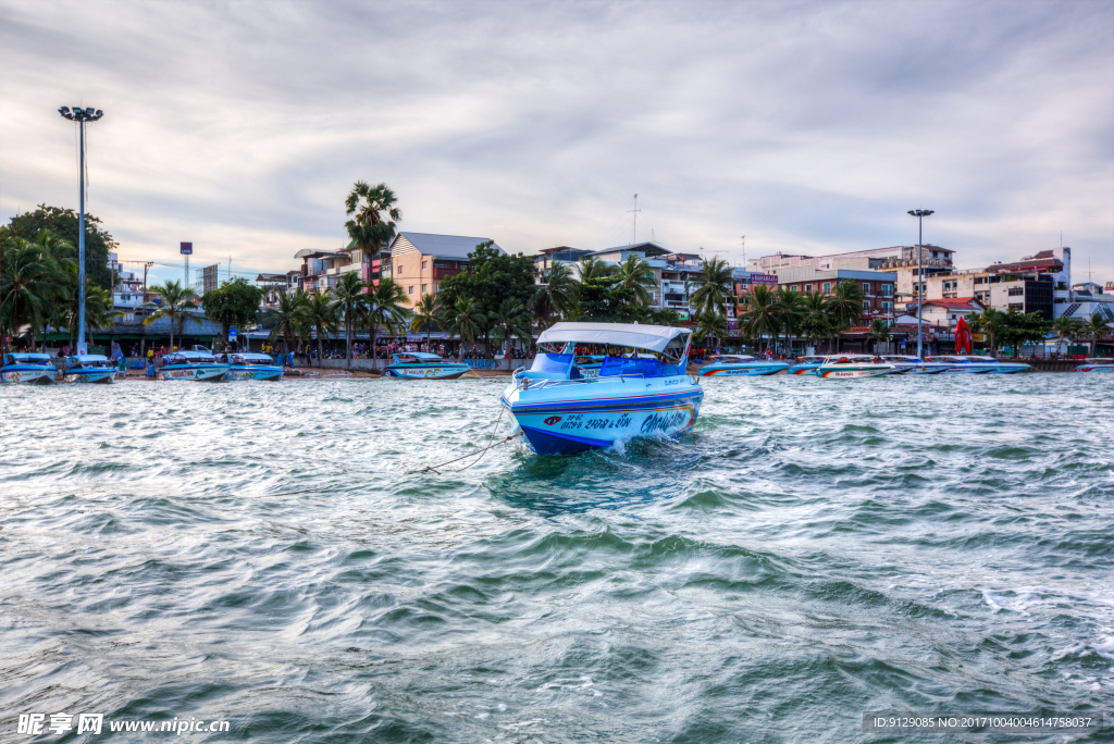 芭提雅快艇冲浪