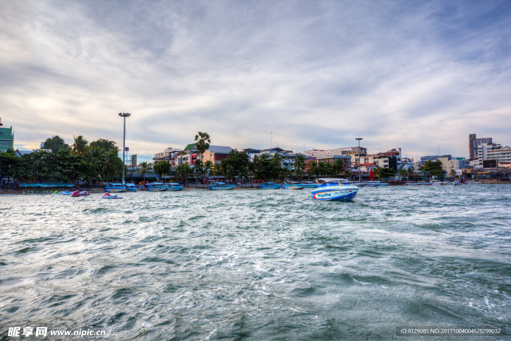 芭提雅快艇冲浪