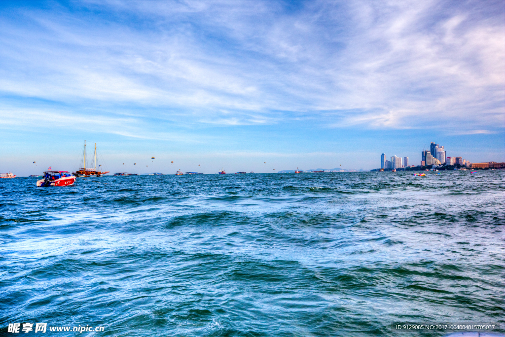 芭提雅快艇冲浪