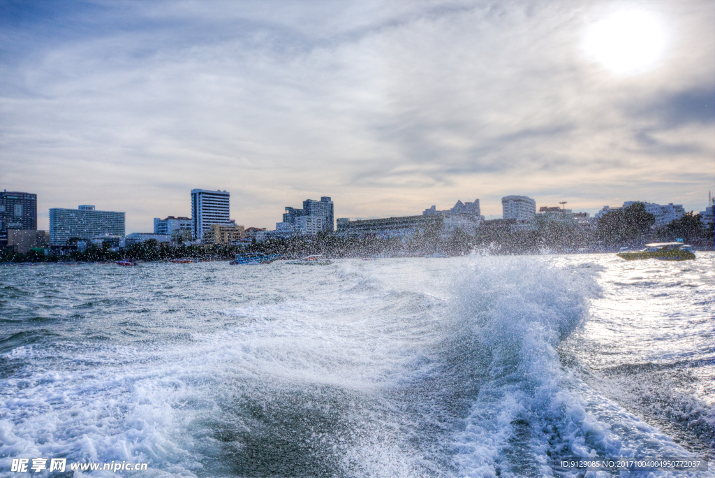 芭提雅快艇冲浪