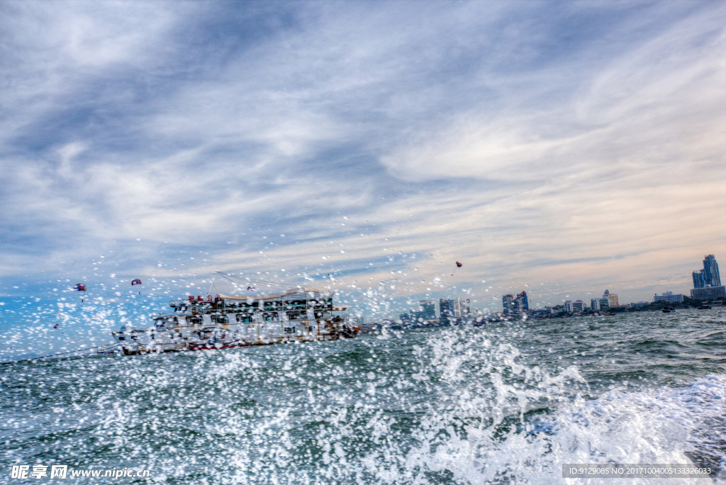 芭提雅快艇冲浪