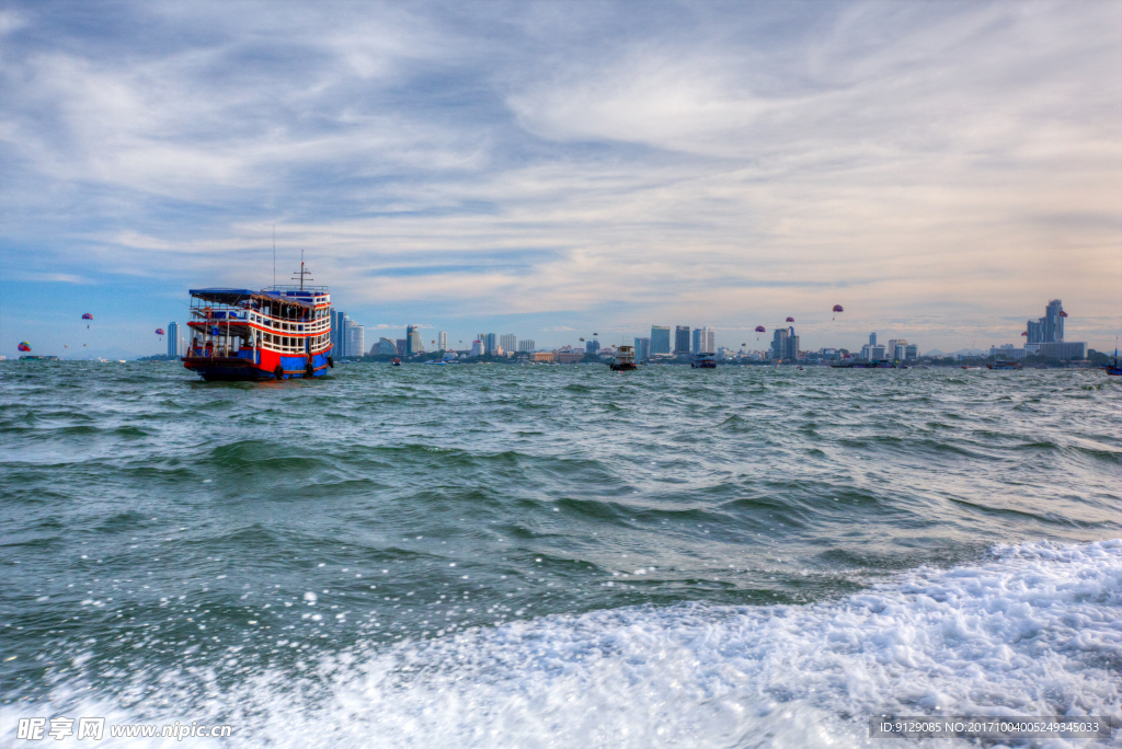 芭提雅快艇冲浪