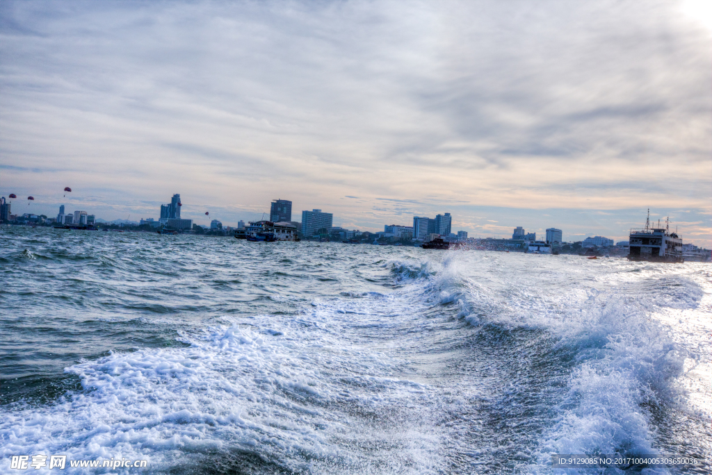 芭提雅快艇冲浪