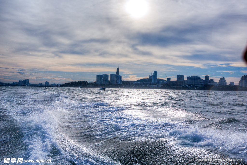 芭提雅快艇冲浪