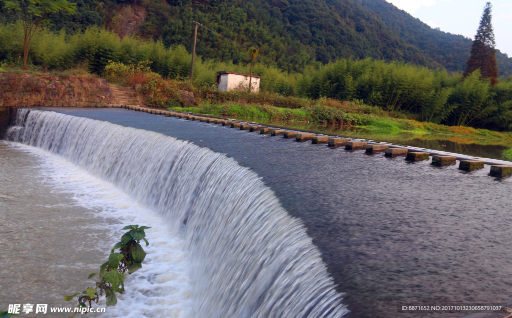 美丽乡村水坝
