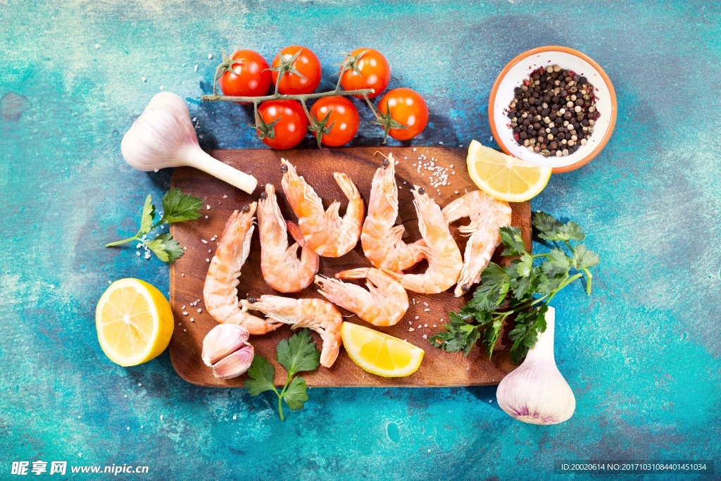 木板八只柠檬虾