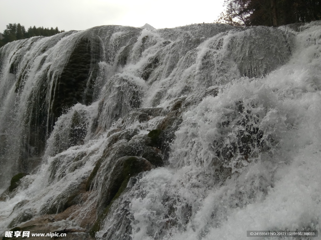 飞流直下三千尺