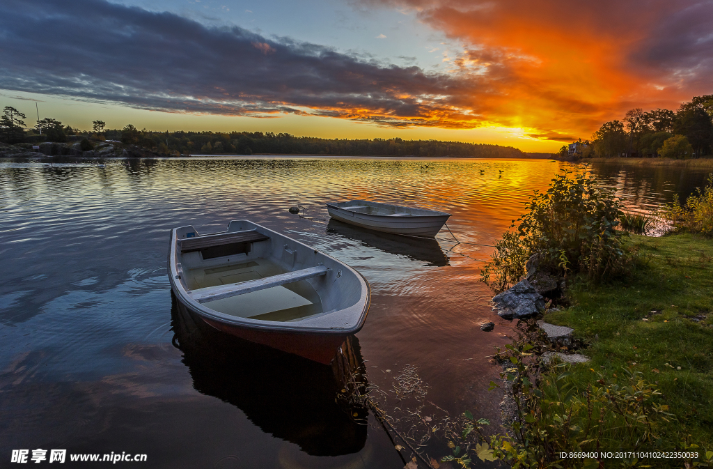 河流日出和日落天空船的风景