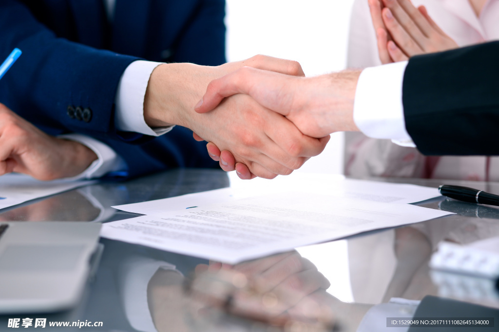 商务人士办公场景