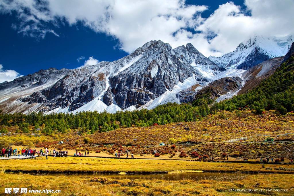 稻城三神山风光