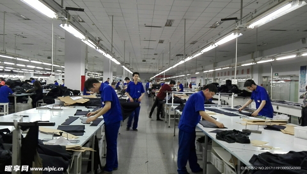 制衣厂的生产车间