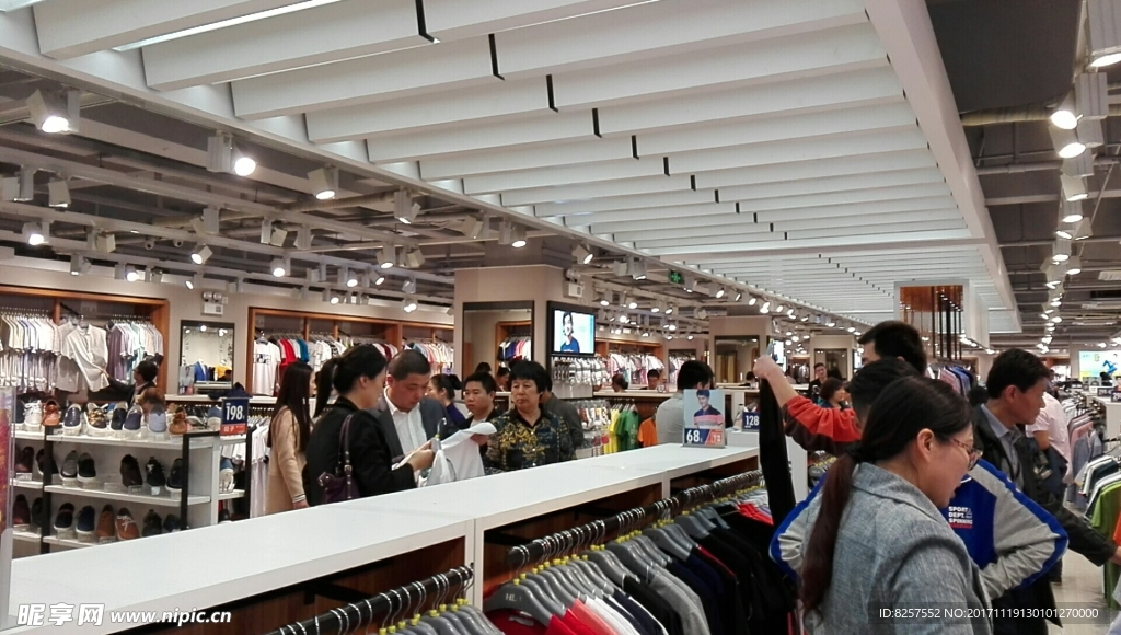 服装店也是一道靓丽的风景线