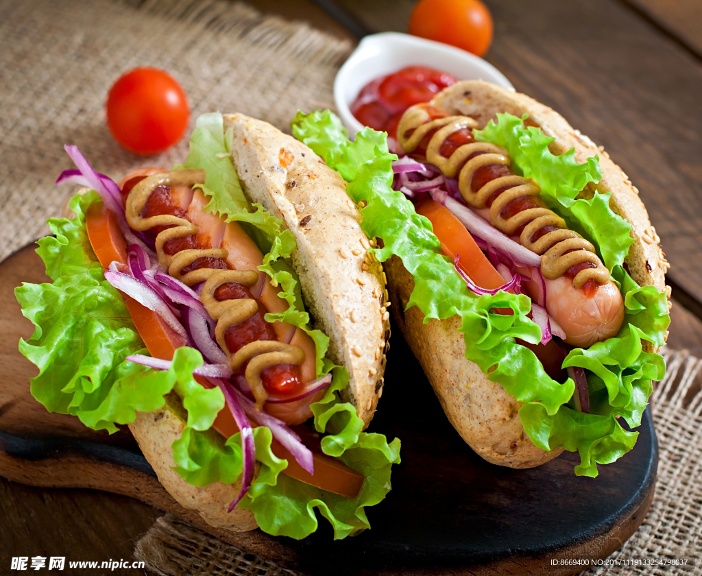 快餐热狗香肠小面包蔬菜蕃茄