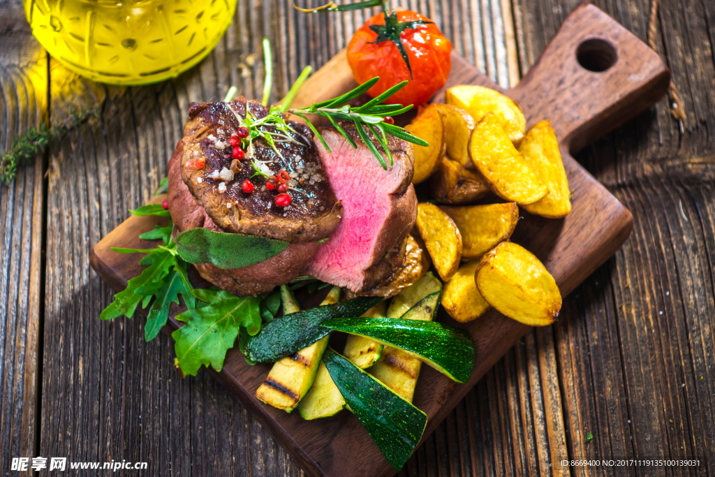 肉类产品炸薯条蔬菜木板砧板