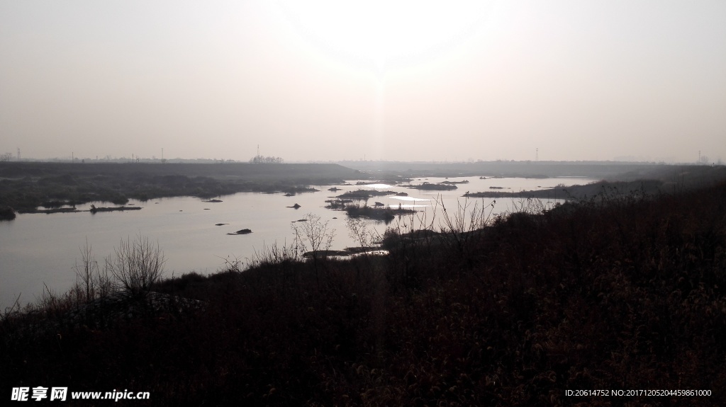 夕阳下的河流风采