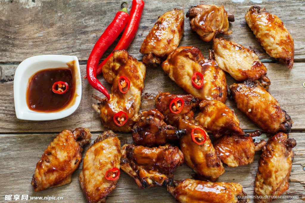 美味的烤鸡腿图片