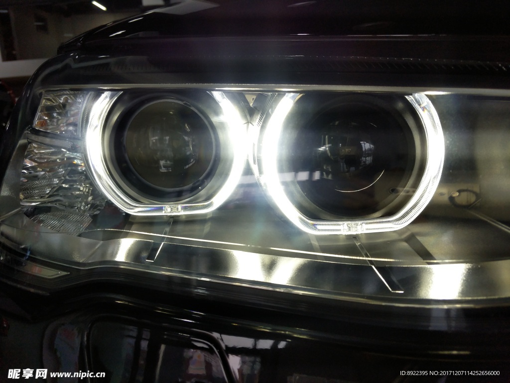 宝马X3灯前灯