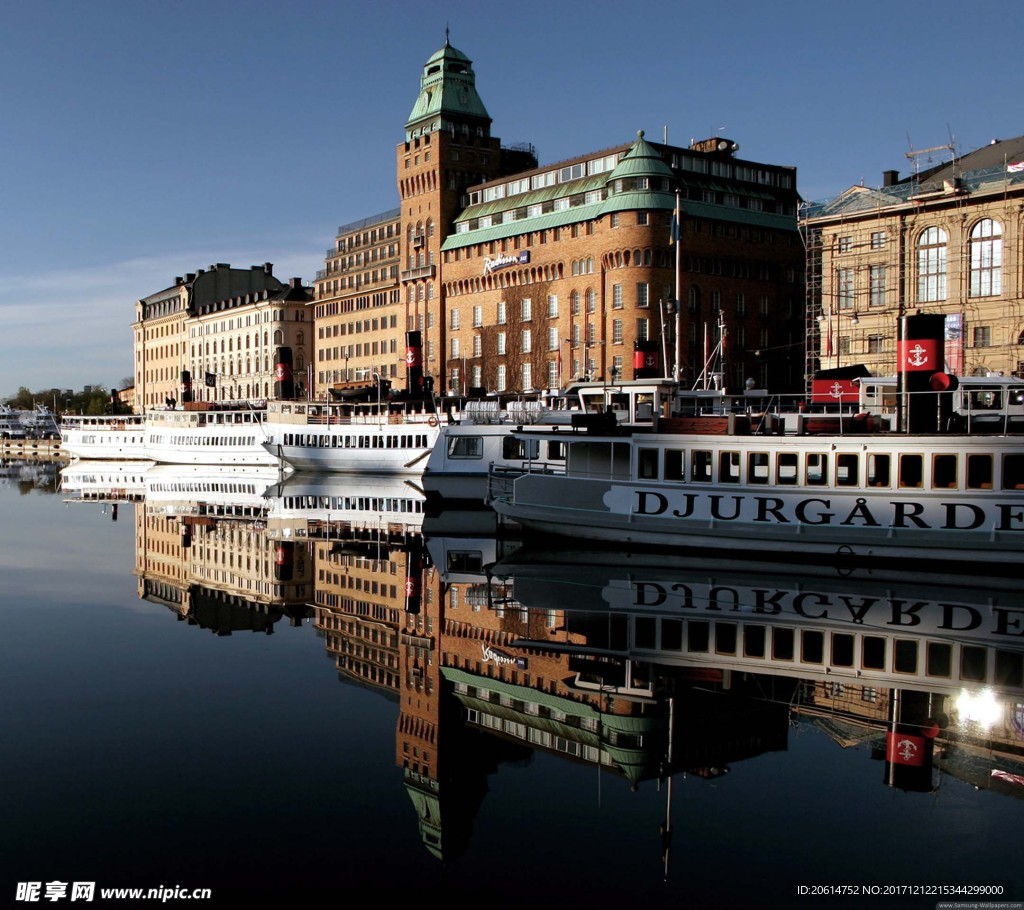 河边的城市高楼