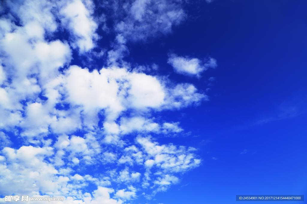 蓝色天空白云