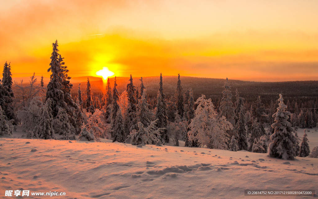 夕阳下的大山风光
