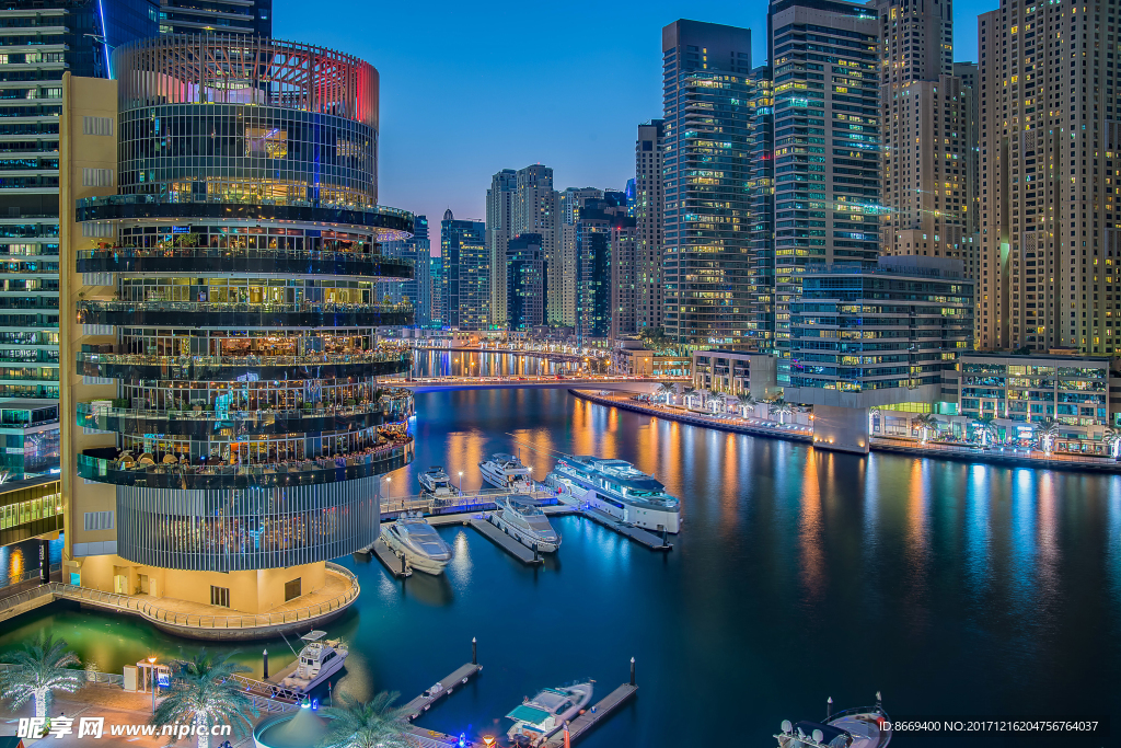 阿拉伯杜拜房屋河流傍晚码头快艇