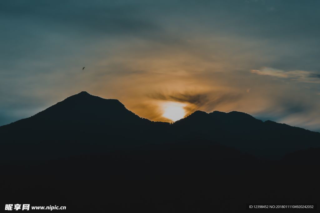 黄昏天空美景 天空美景 黄昏美