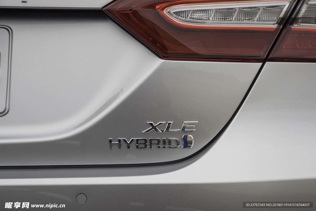 凯美瑞XLE尾部近景细节图