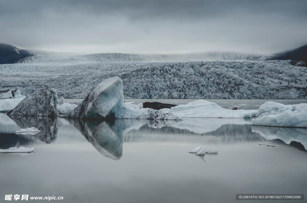 冬日里的河道风景