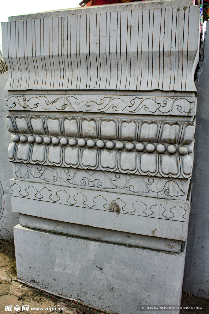 牌楼下的石头花纹