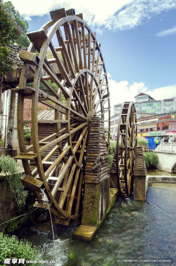 丽江古城的水车