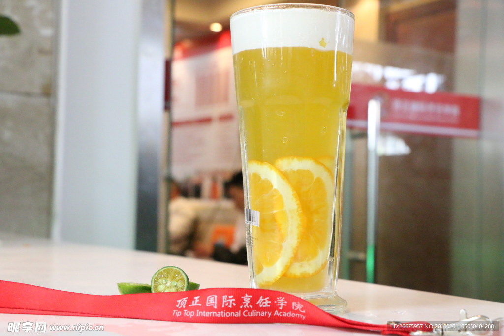 酸奶奶盖水果茶