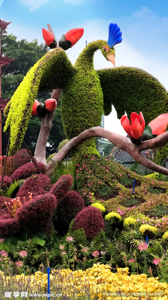 花卉立体孔雀花雕艺术