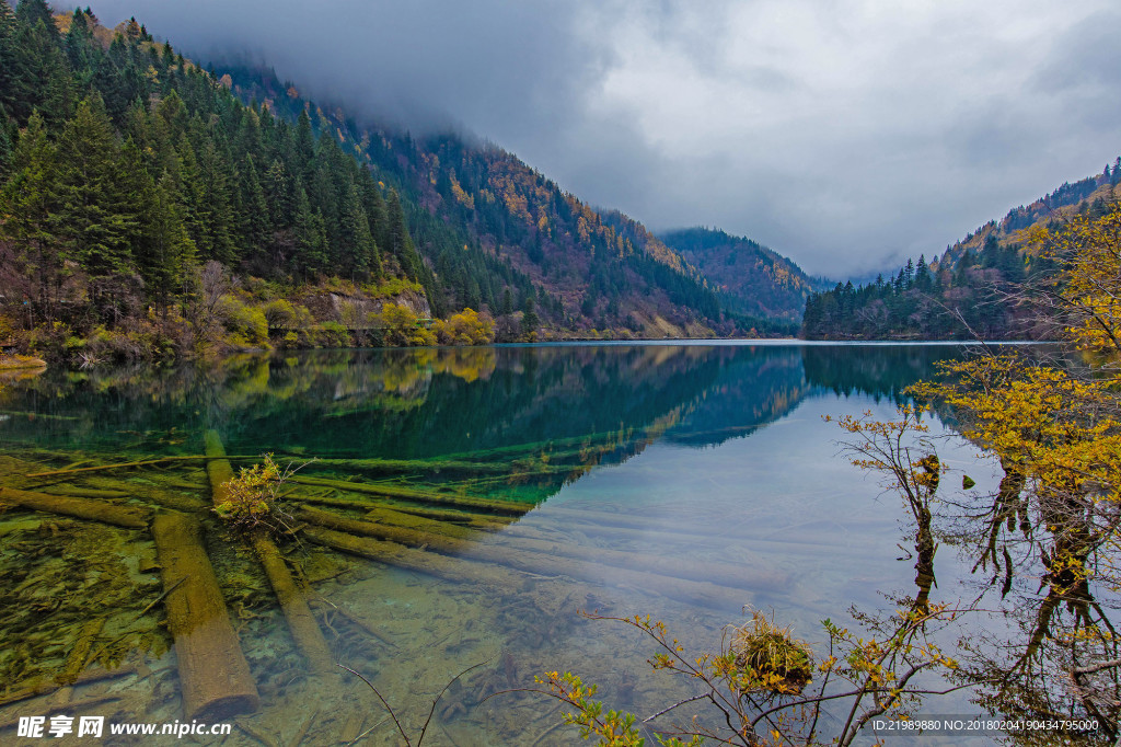 九寨沟山水秋景