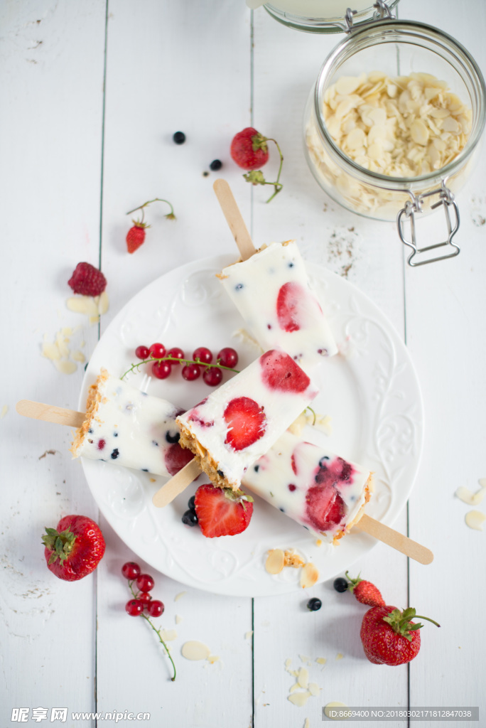 草莓樱桃水果冰棒