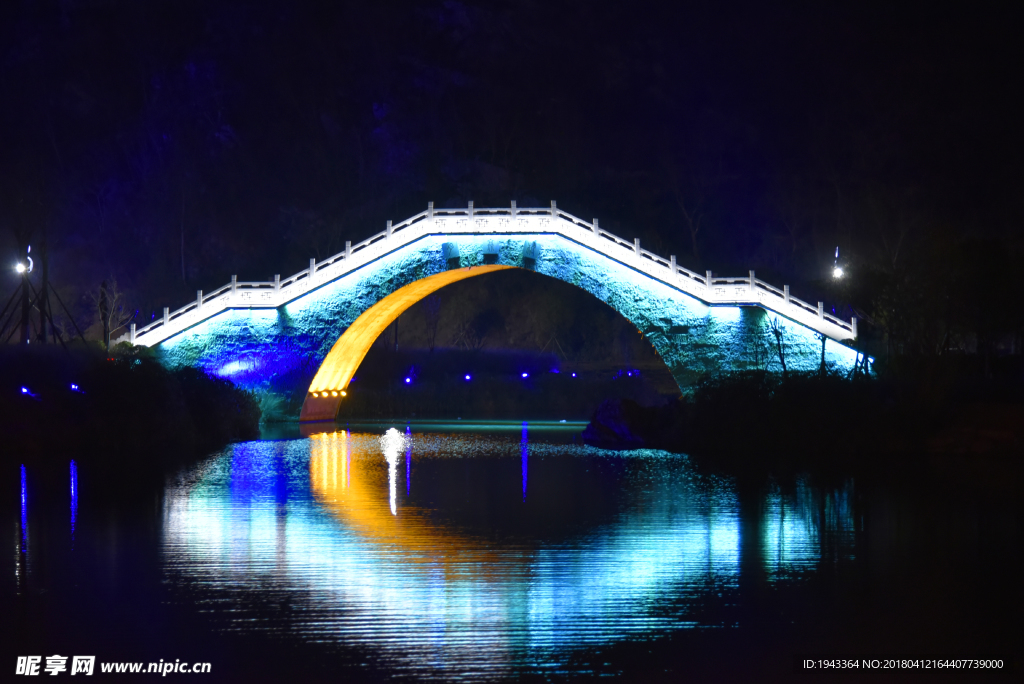 兴仁县鲤鱼坝水上云桥夜景