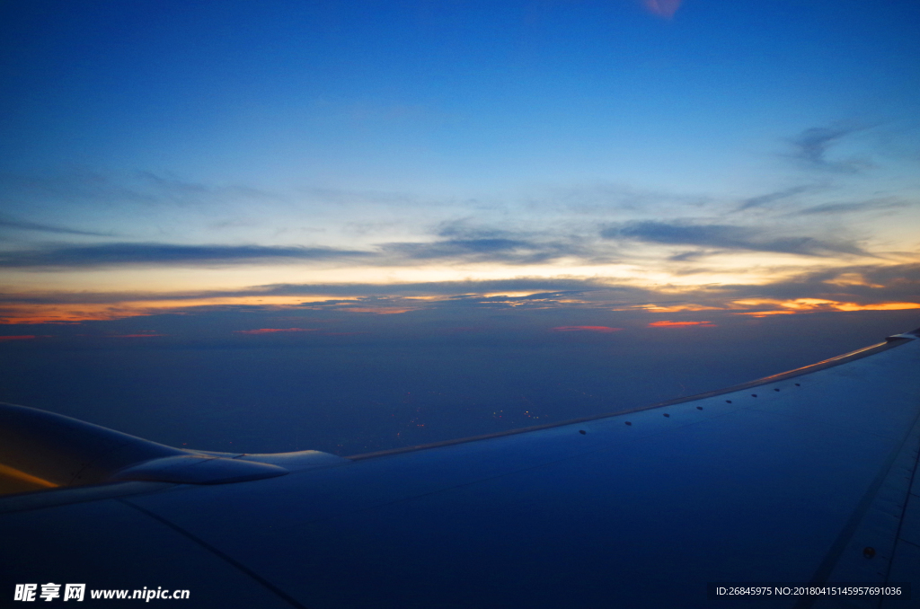 晚霞云彩飞机翅膀