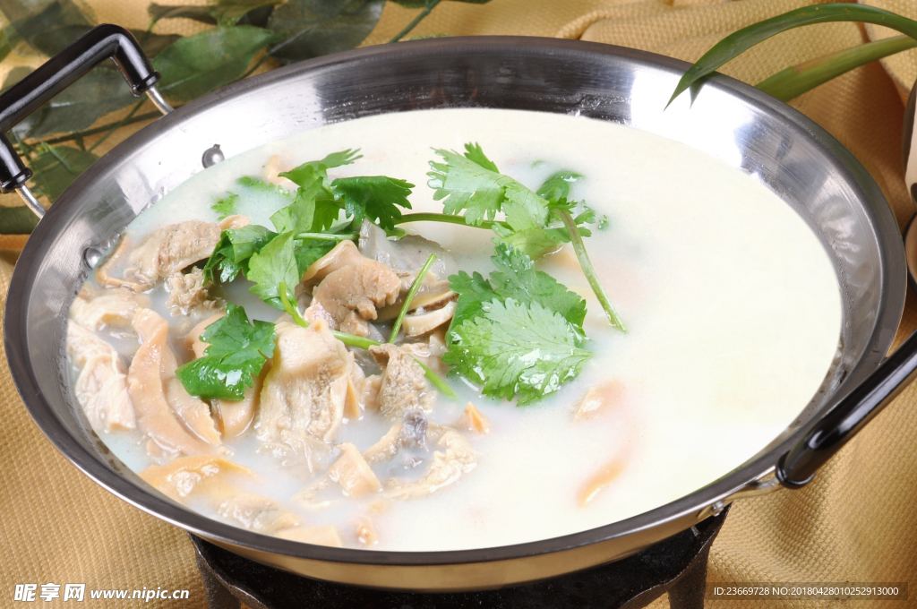 锅仔墨鱼炖肚尖