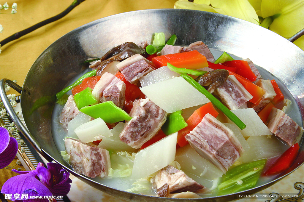 锅仔萝卜炖牛腩