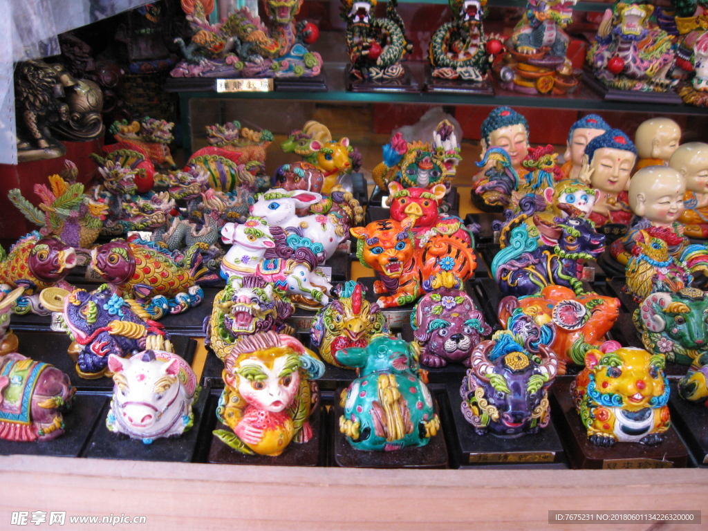 三亚步行街内实拍1