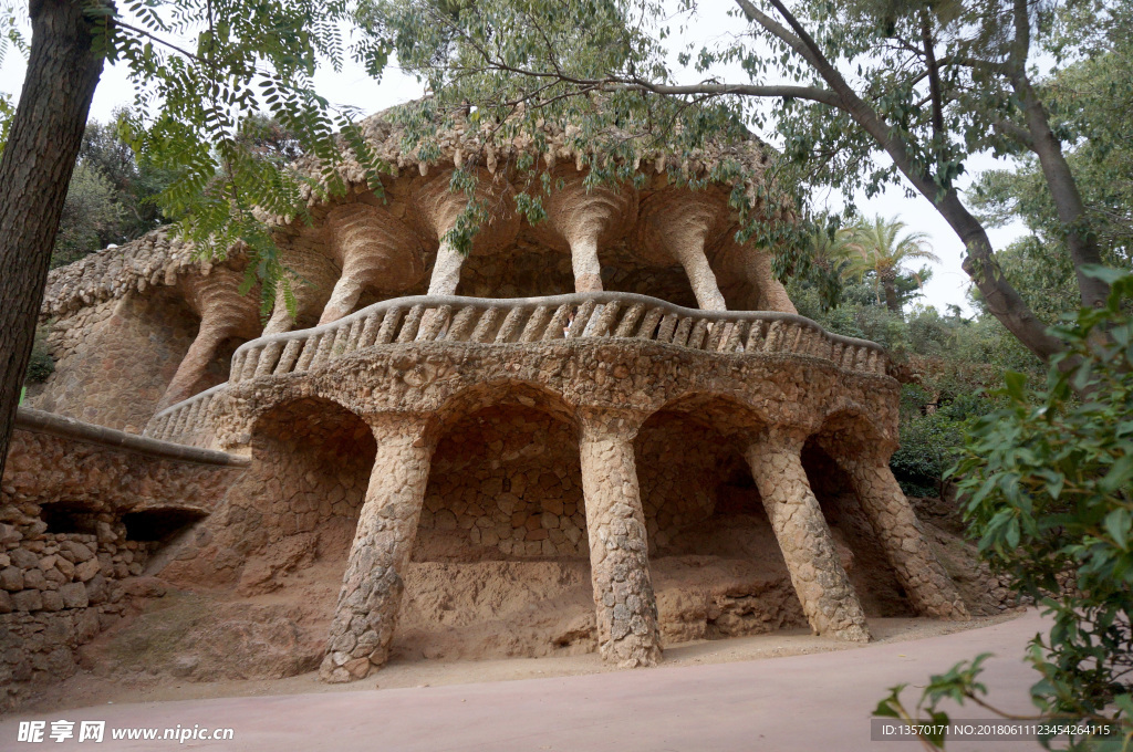 奎尔公园斜柱二层廊