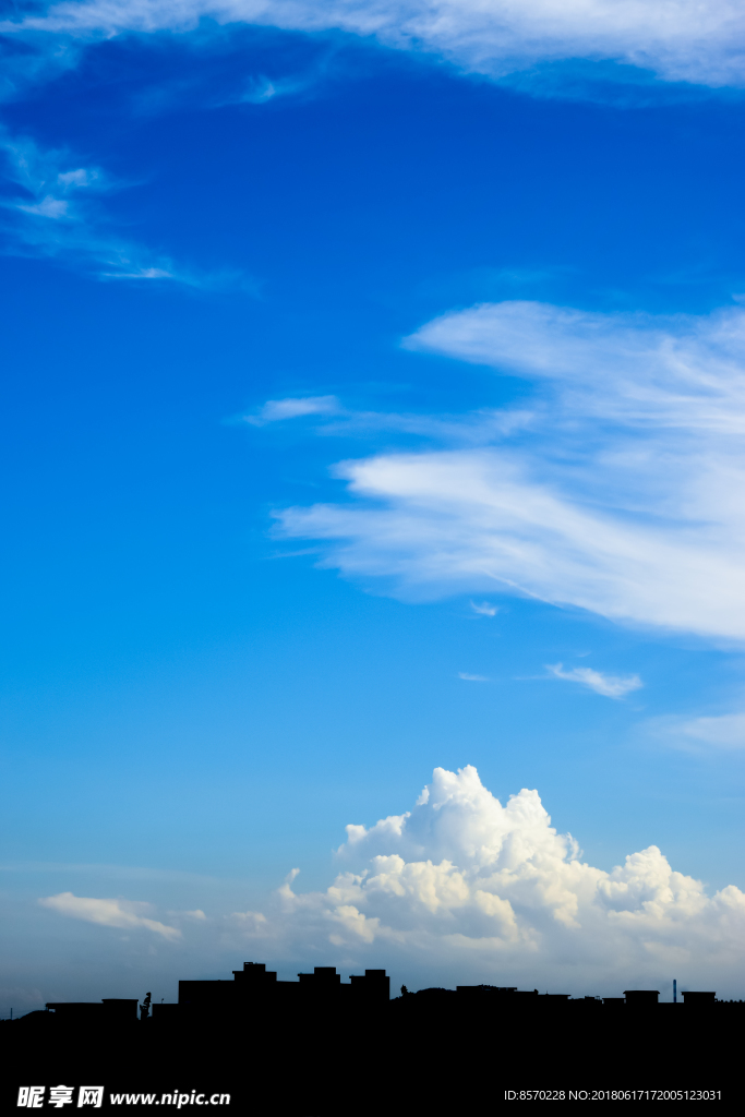 蓝天白云剪影