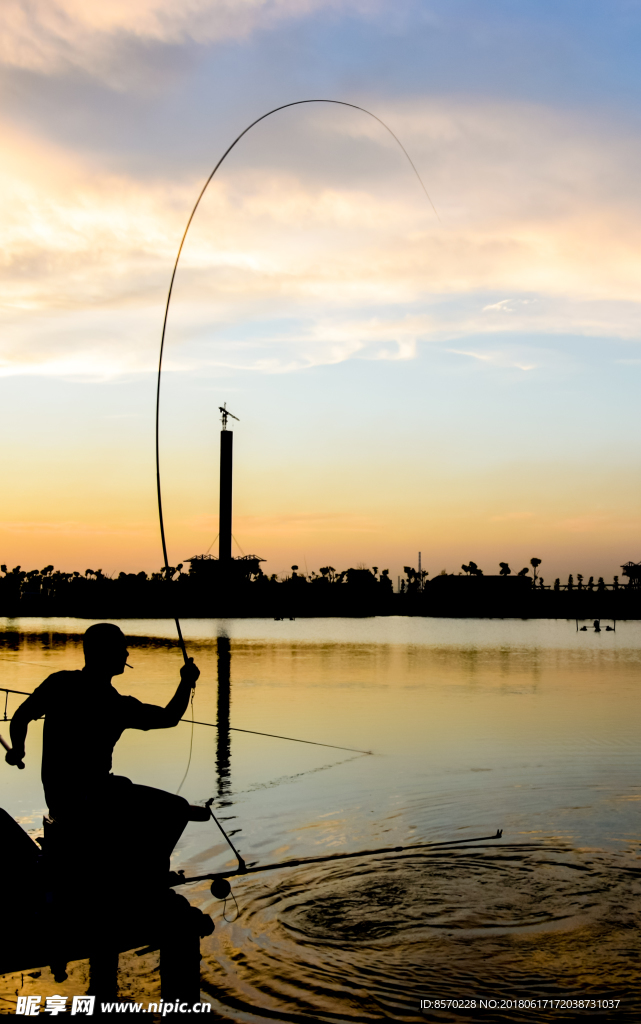 天空钓鱼剪影