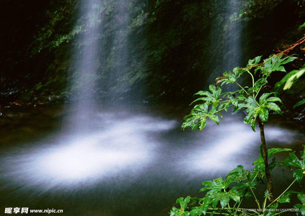 瀑布水源